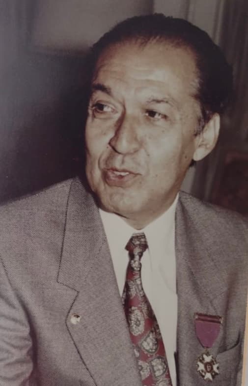 Dr. Carlos Cortés